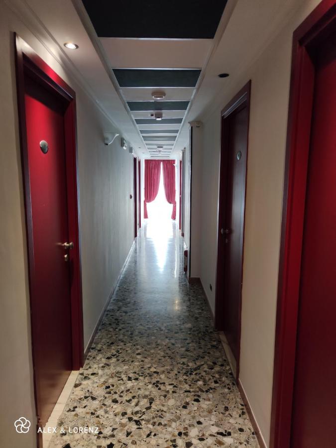 Alex & Lorenz Hotel Torvaianica Exterior foto